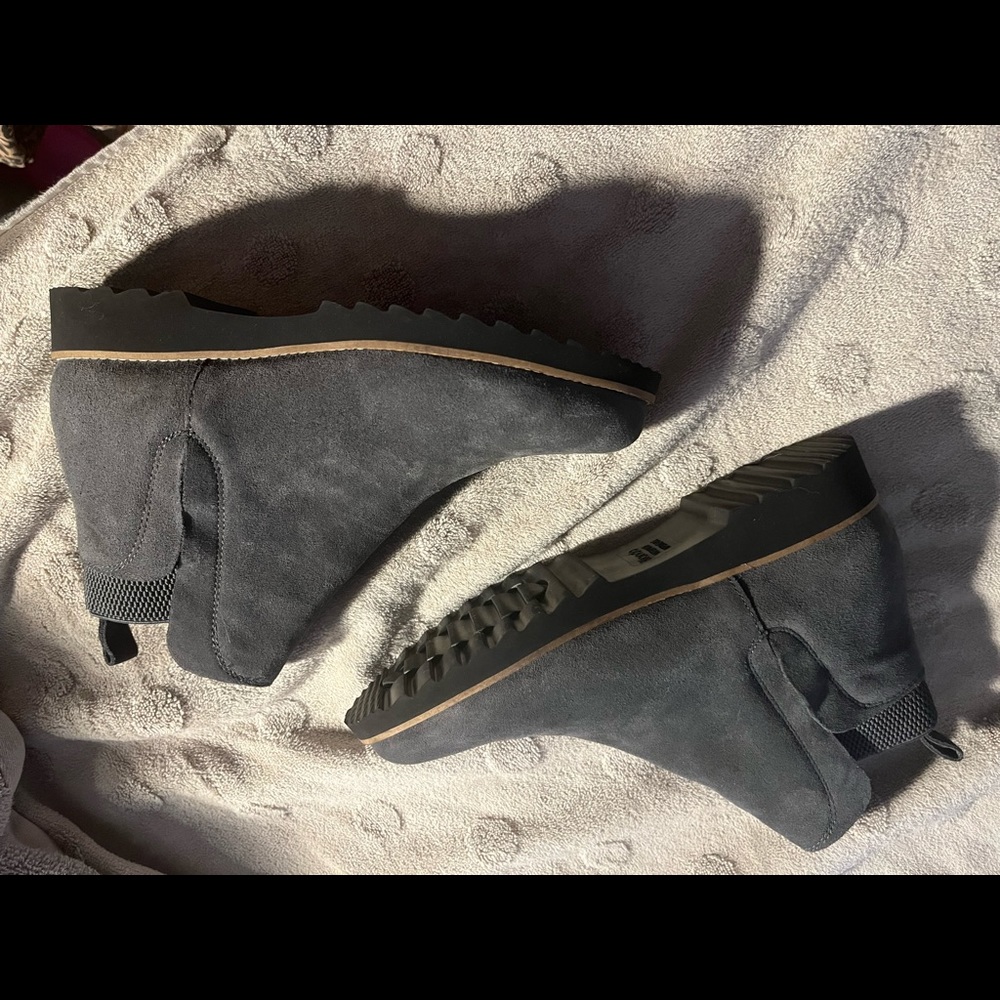 Blondo waterproof boots.
